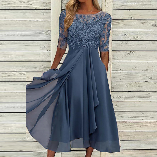 Stijlvolle zomerjurk met een flatterende pasvorm voor vrouwelijke elegantie