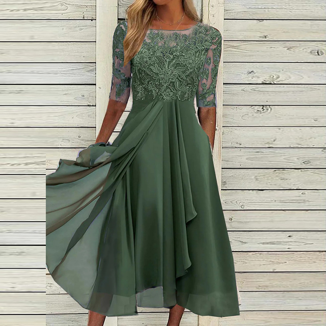 Stijlvolle zomerjurk met een flatterende pasvorm voor vrouwelijke elegantie