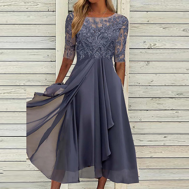 Stijlvolle zomerjurk met een flatterende pasvorm voor vrouwelijke elegantie