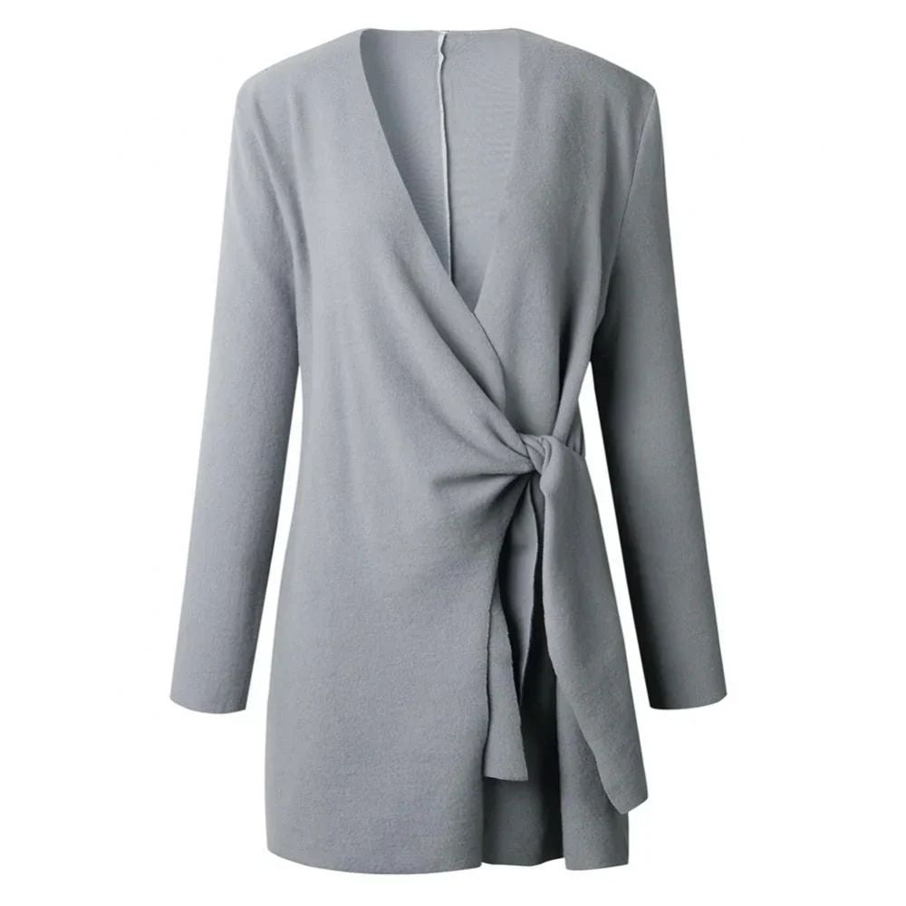 Gebreid vest met ceintuur voor dames, ideaal voor herfst- en winterdagen.