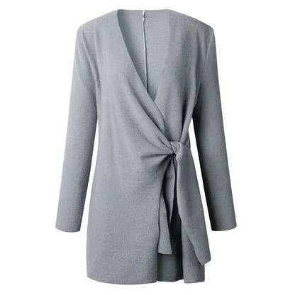 Gebreid vest met ceintuur voor dames, ideaal voor herfst- en winterdagen.