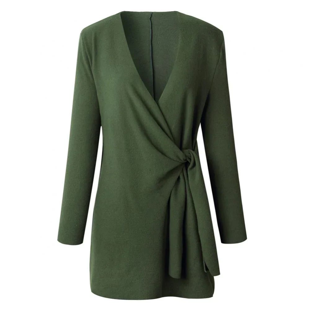 Gebreid vest met ceintuur voor dames, ideaal voor herfst- en winterdagen.
