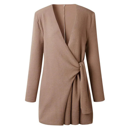 Gebreid vest met ceintuur voor dames, ideaal voor herfst- en winterdagen.