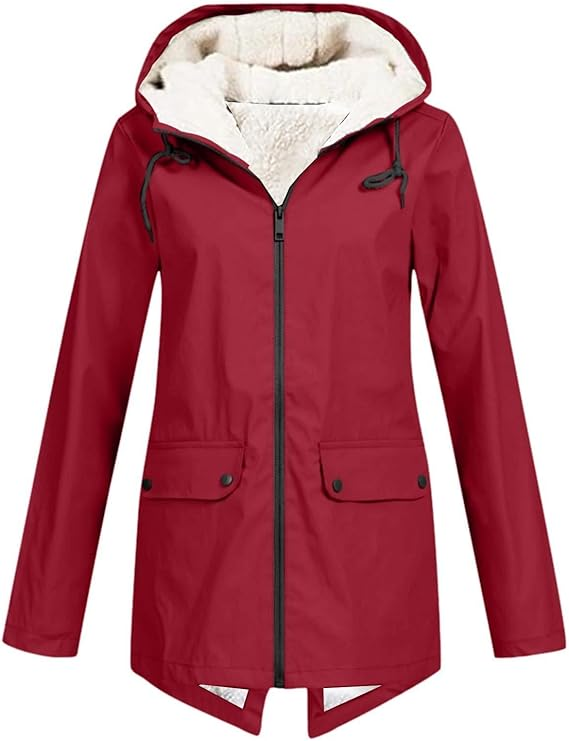 Jas met capuchon en ritssluiting, ideaal voor herfst- en winterdagen.