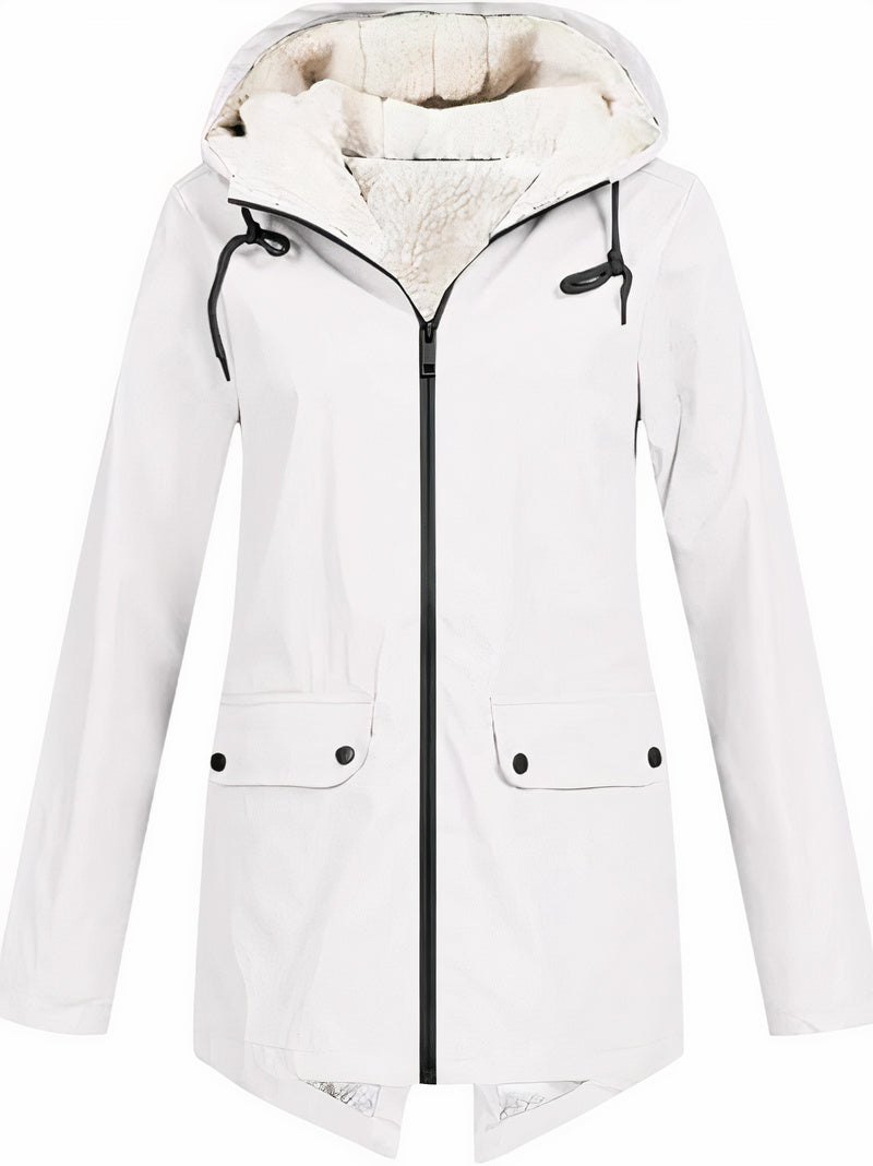 Jas met capuchon en ritssluiting, ideaal voor herfst- en winterdagen.