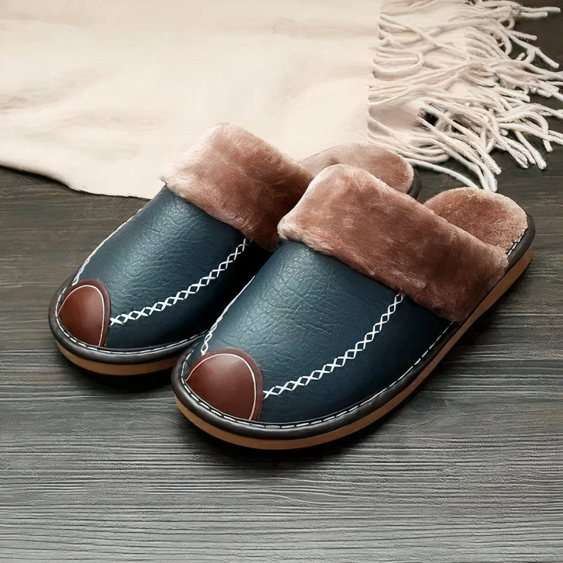 Klassieke herensandalen van warm leer met een zachte voering, ideaal voor herfst- of winterdagen, met comfort en stijl.