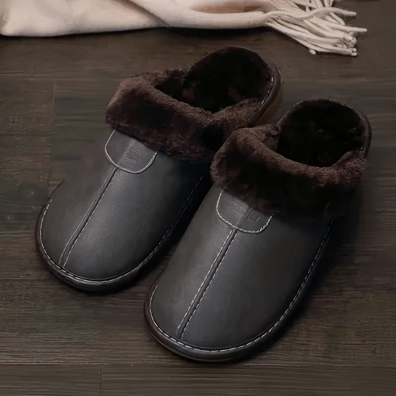 Klassieke herensandalen van warm leer met een zachte voering, ideaal voor herfst- of winterdagen, met comfort en stijl.