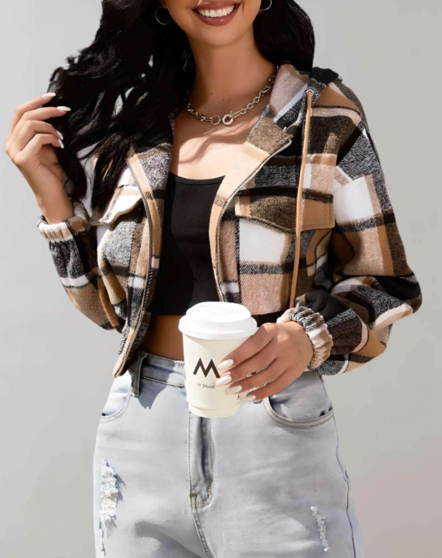 Modieus geruit jas voor dames, ideaal voor de herfst en winter, met een klassiek geruit patroon en zacht materiaal voor een casual stijl en comfort.