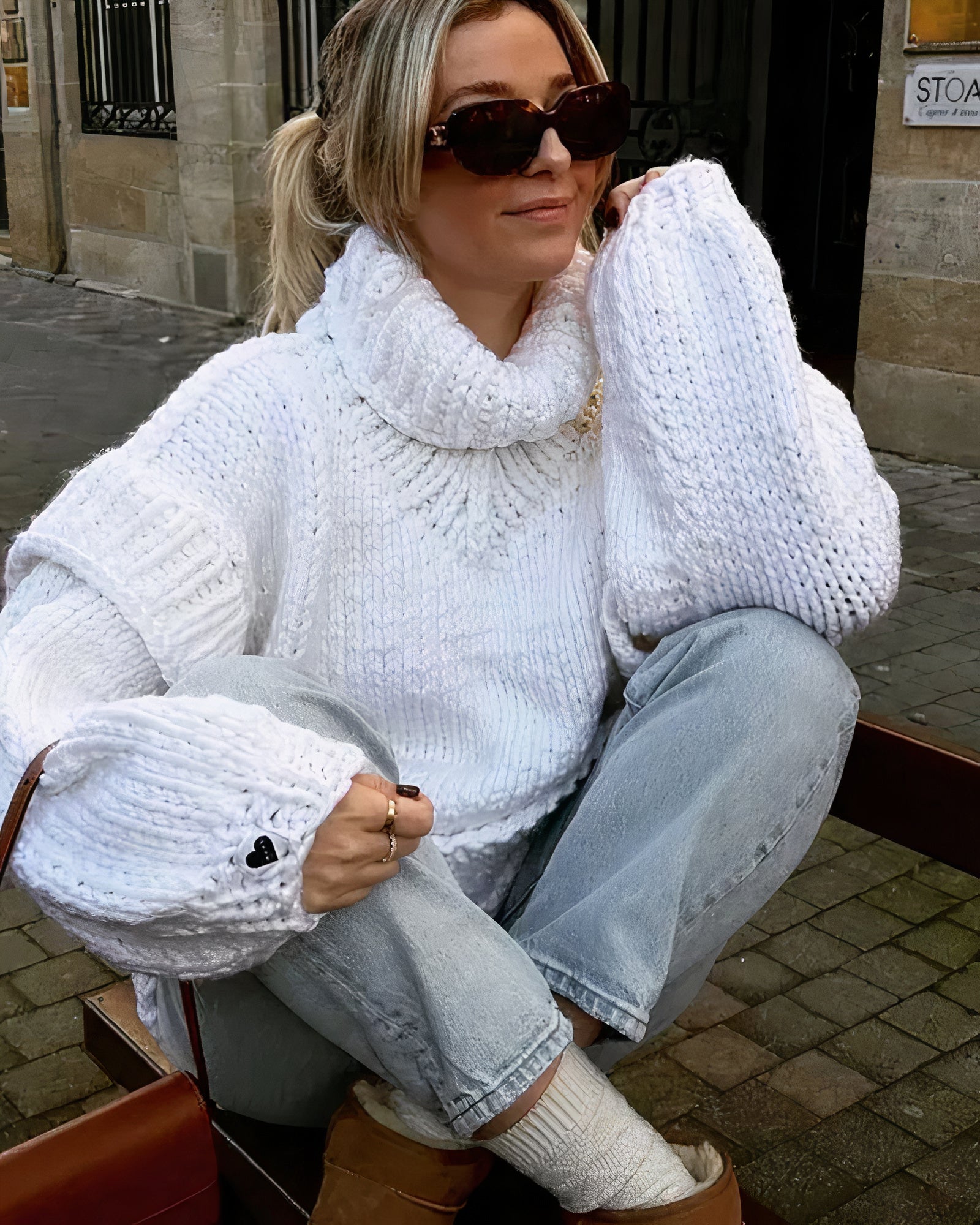 Modieuze gebreide jumperjurk voor dames, ideaal voor elegante herfst- en winterdagen.