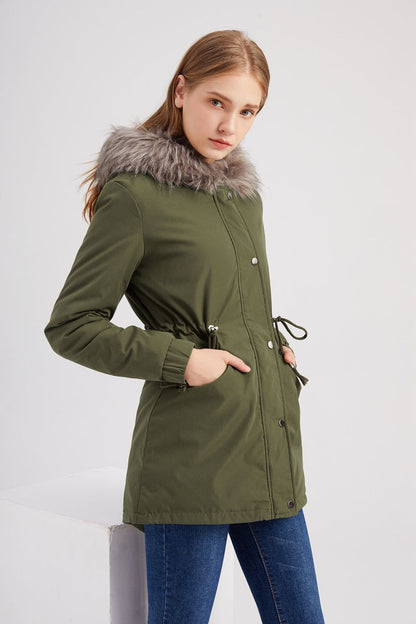 Parka jas met capuchon van imitatiebont voor dames, ideaal voor koude herfst- en winterdagen.
