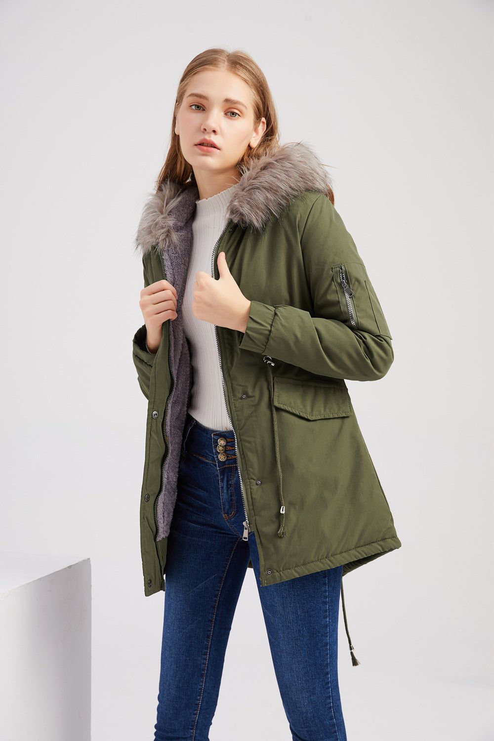 Parka jas met capuchon van imitatiebont voor dames, ideaal voor koude herfst- en winterdagen.