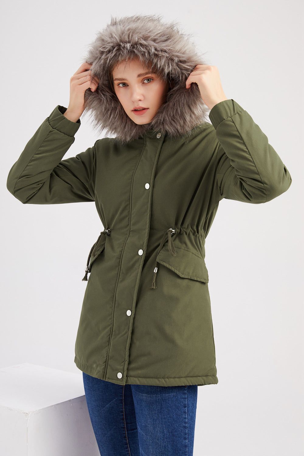 Parka jas met capuchon van imitatiebont voor dames, ideaal voor koude herfst- en winterdagen.