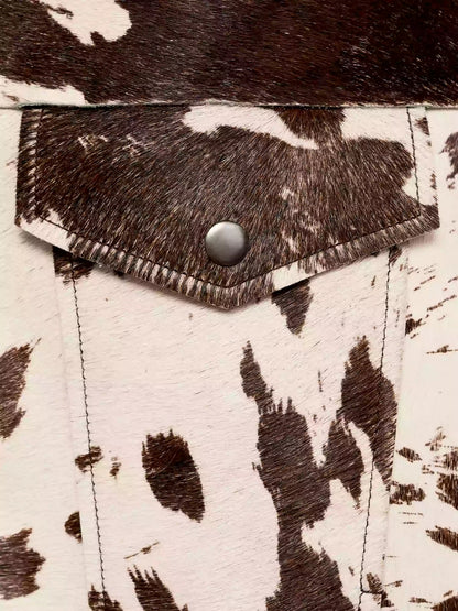 Stijlvolle leren winterjas voor dames, perfect voor koude dagen, met een uniek ontwerp en hoogwaardige materialen.