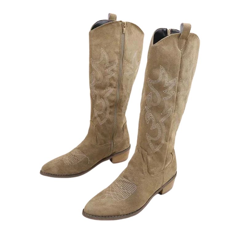 Stijlvolle cowboylaarzen voor dames met een klassiek westernontwerp, ideaal voor herfst- en winterdagen.