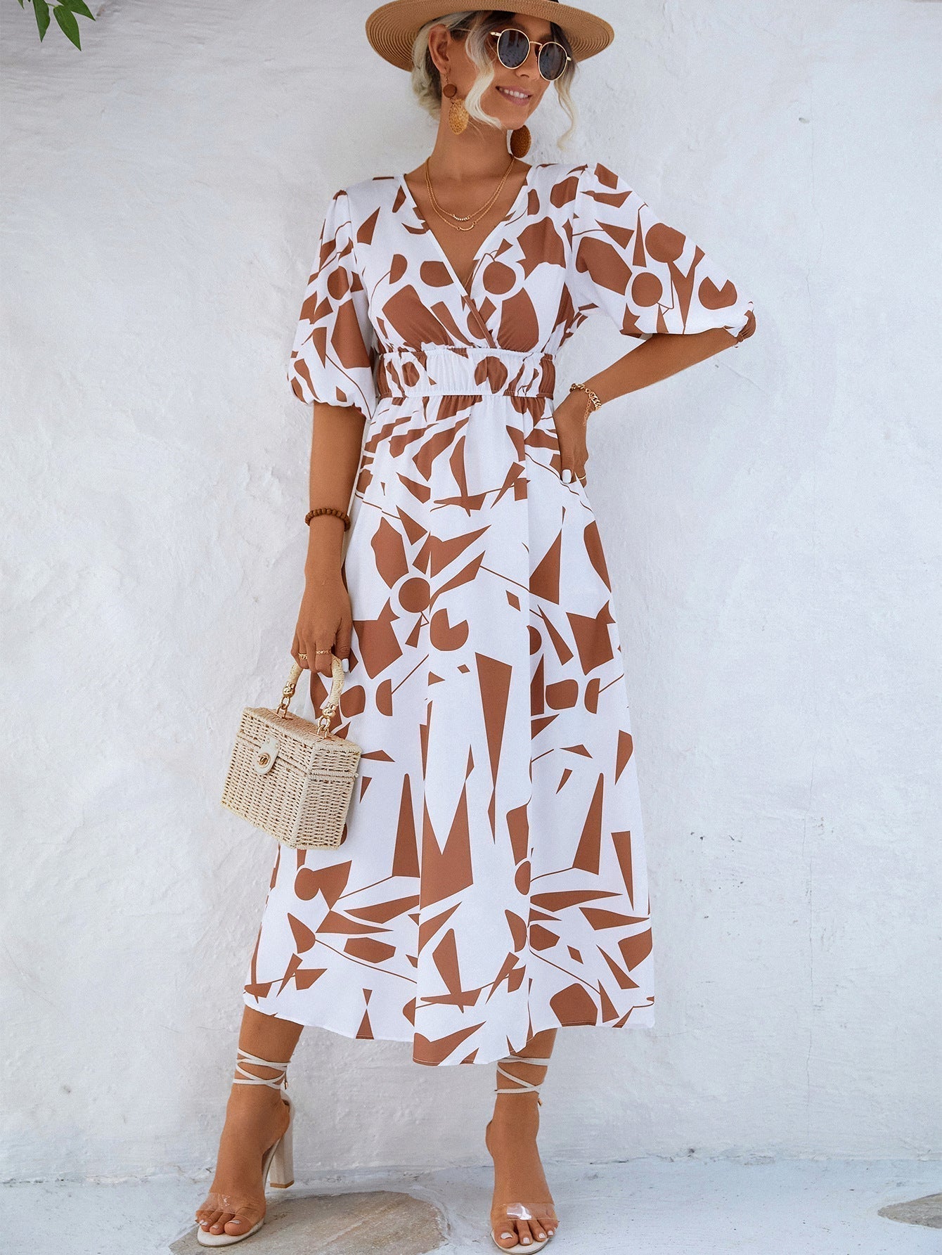 Stijlvolle midi-zomerjurk voor dames met luchtig comfort en een elegante snit.