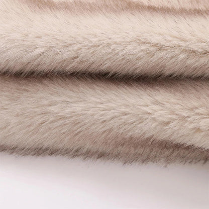 Warme jas van imitatiebont voor dames, luxueus en stijlvol, ideaal voor koude herfst- of winterdagen.