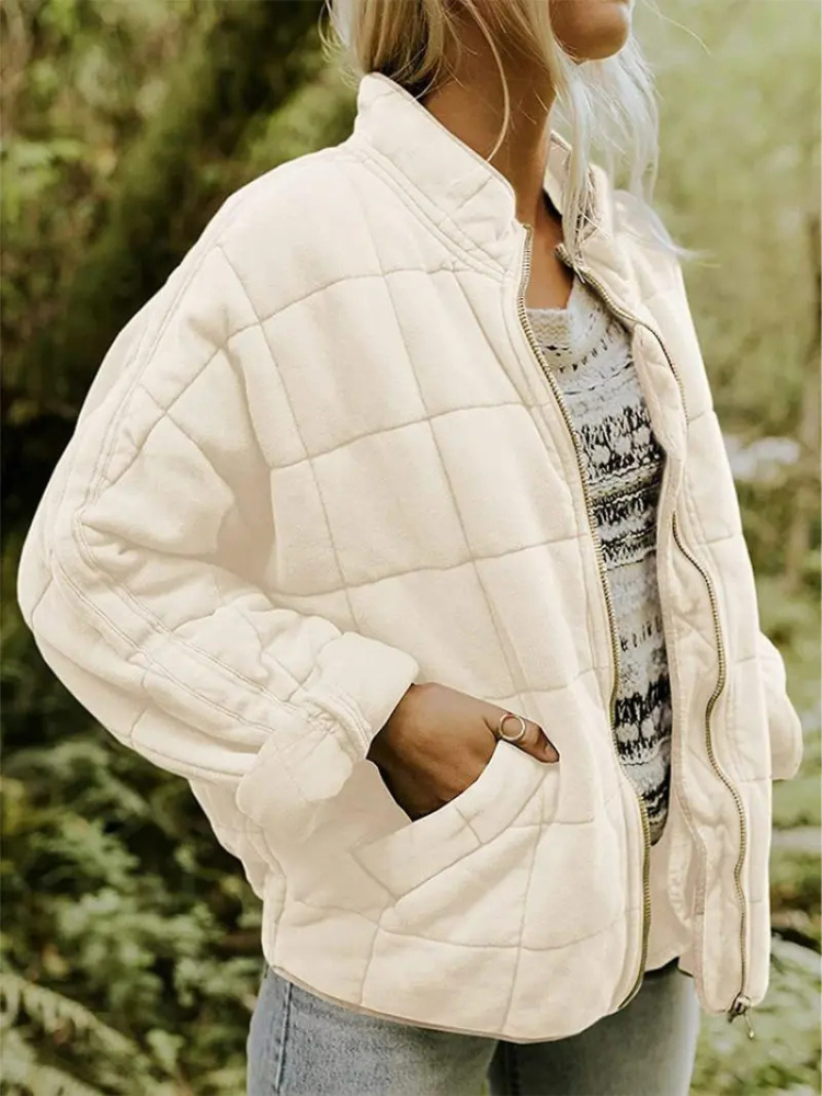 Warme overgangsjas voor dames met quilting en een hoge kraag, ideaal voor herfst- en winterdagen.