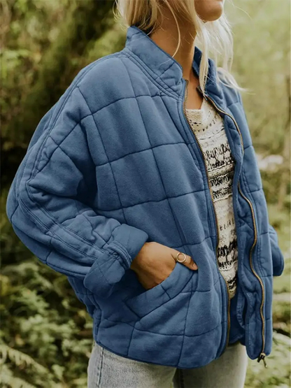 Warme overgangsjas voor dames met quilting en een hoge kraag, ideaal voor herfst- en winterdagen.