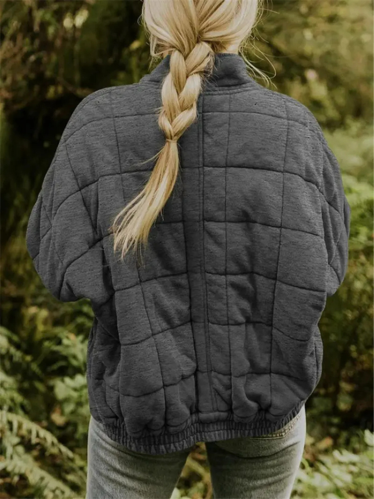 Warme overgangsjas voor dames met quilting en een hoge kraag, ideaal voor herfst- en winterdagen.