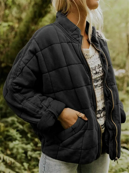 Warme overgangsjas voor dames met quilting en een hoge kraag, ideaal voor herfst- en winterdagen.