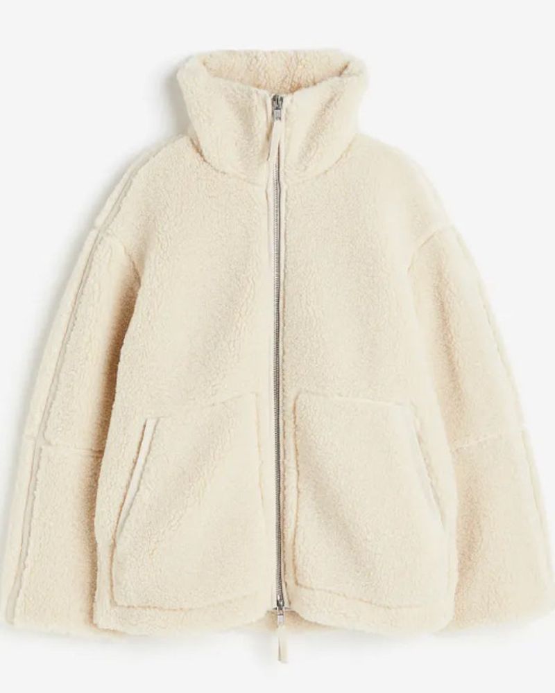 Warme teddyjas voor vrouwen, knus en ideaal voor koude herfst- of winterdagen.