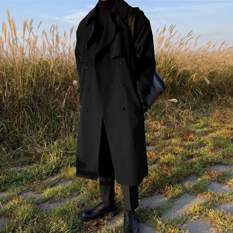 Warme trenchcoat voor heren, ideaal voor herfst- en winterdagen, met een elegant ontwerp en wind- en waterafstotend materiaal.