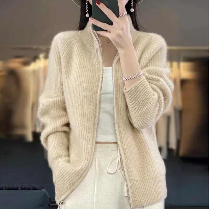 Weiche, bequeme Strickjacke für Frauen, ideal für Herbst- und Wintertage, kombiniert Komfort und Stil.
