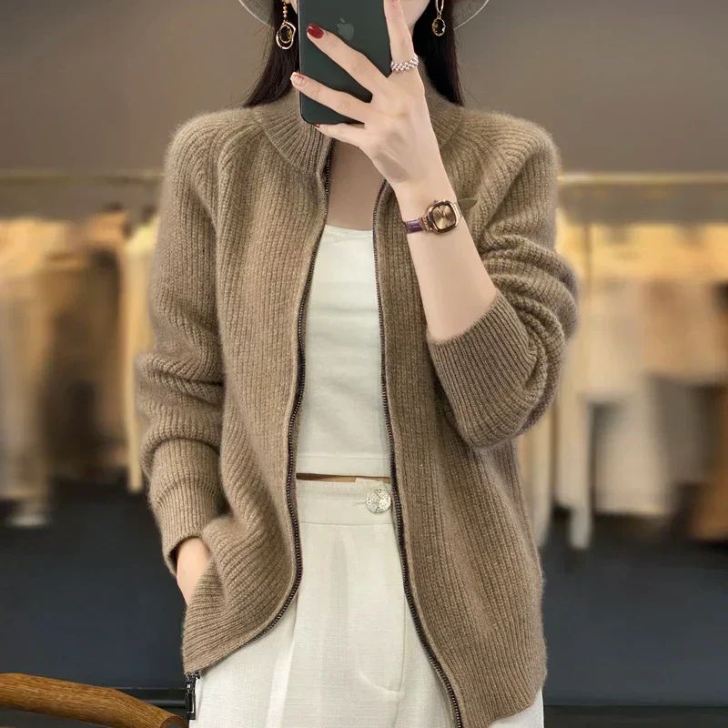 Weiche, bequeme Strickjacke für Frauen, ideal für Herbst- und Wintertage, kombiniert Komfort und Stil.
